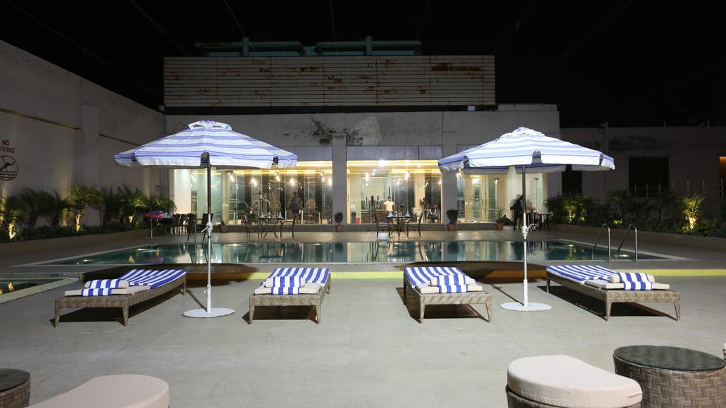 Country Inn & Suites By Radisson, Meerut Exterior foto