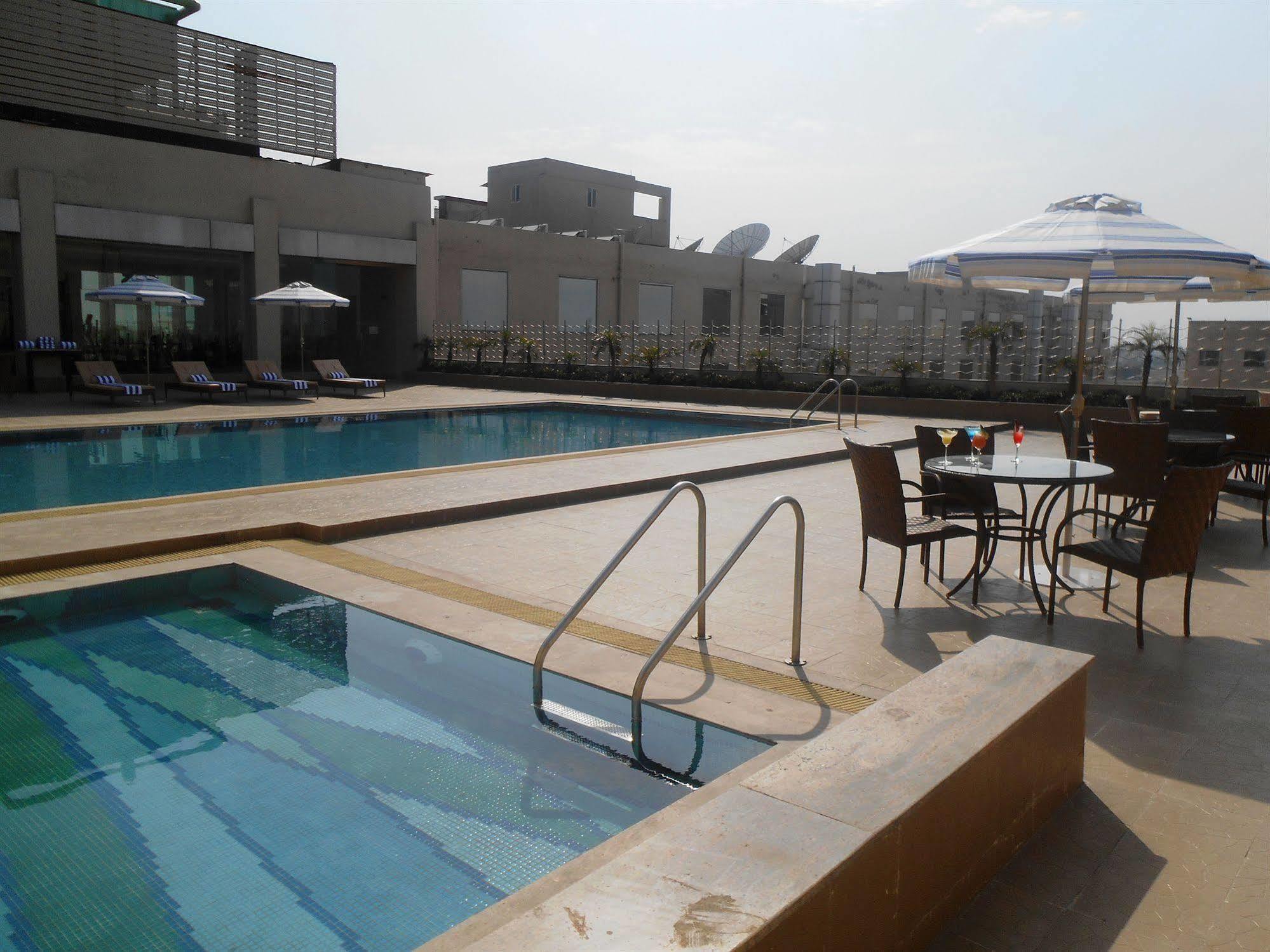 Country Inn & Suites By Radisson, Meerut Exterior foto